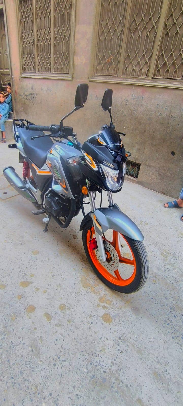 ہونڈا سی بی 150 ایف 0