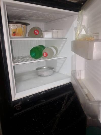 . use mein fridge good condition Bhati gate Lahore