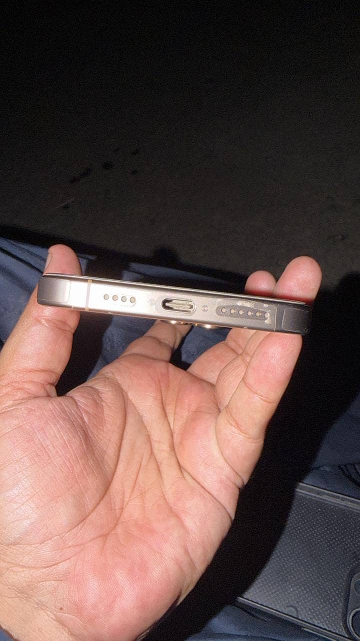 iPhone 16pro max 2