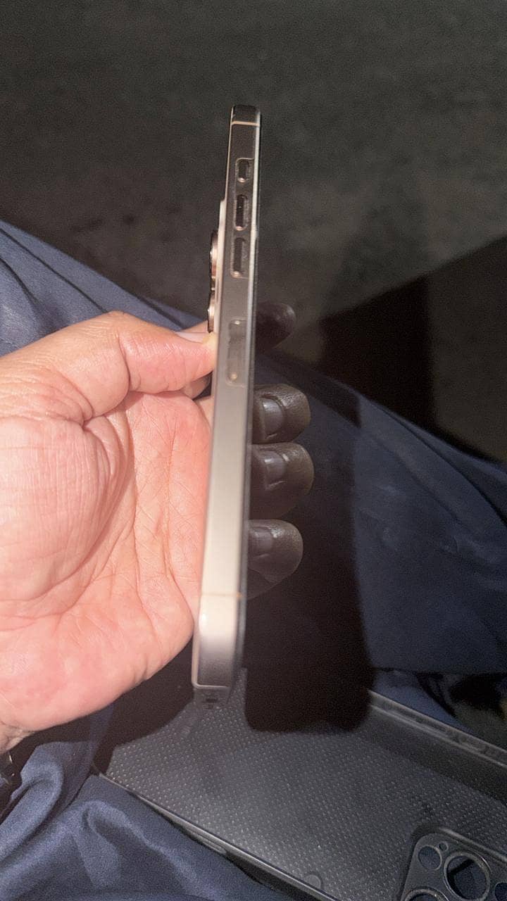 iPhone 16pro max 6