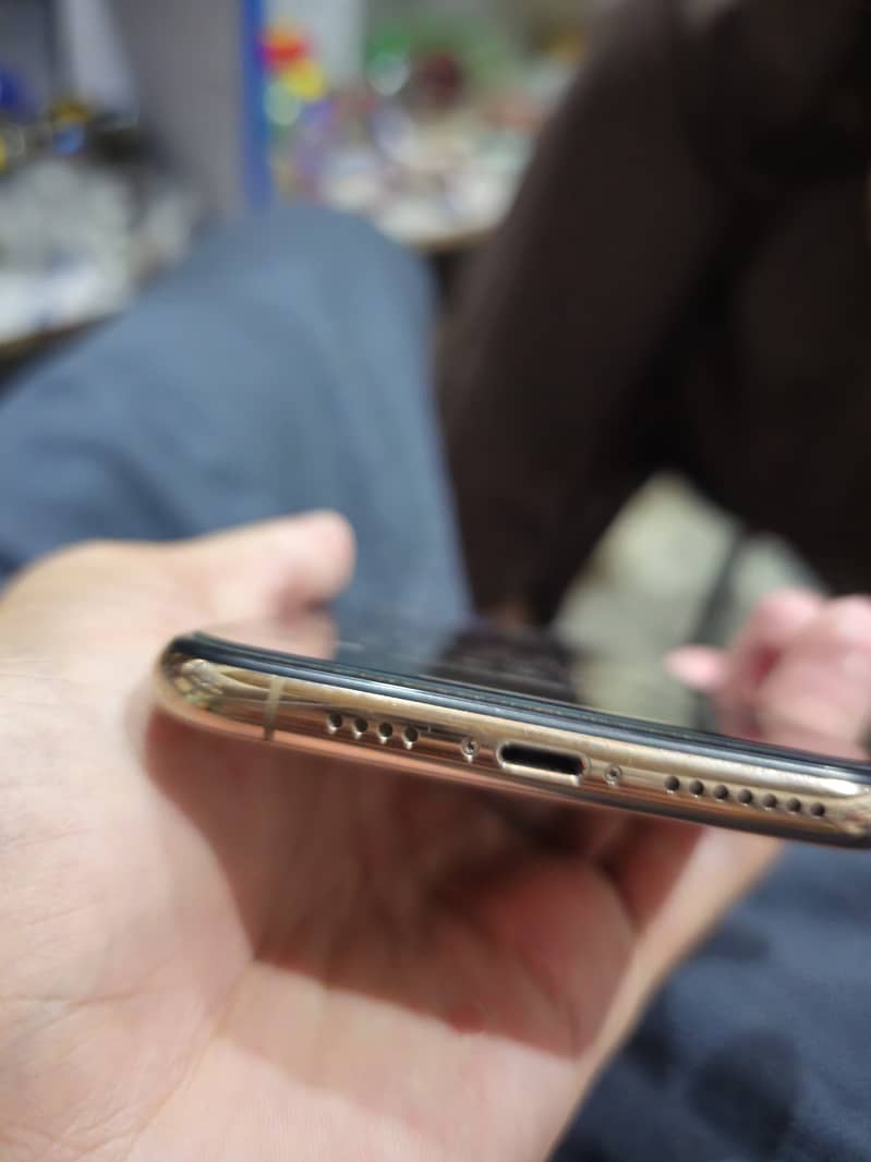 iPhone XS Max 5