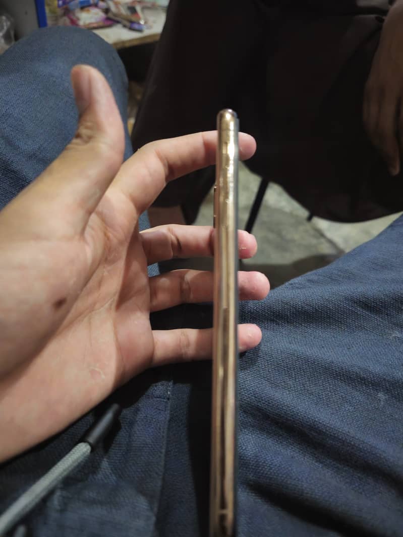 iPhone XS Max 7