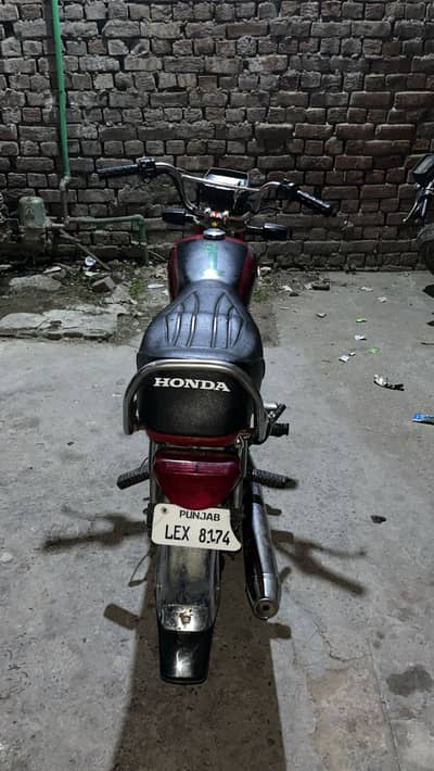 Genuine bike ha koi kam wagra ni hona wala