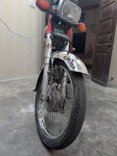 bike Honda CD70 all okay hai forint tyre new dalwaya hai or enjon new