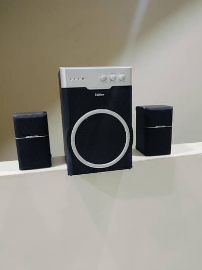 Edifier r401