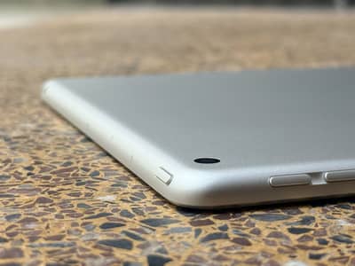 Apple IPad 7th Generation Fresh Condition Waterpack
