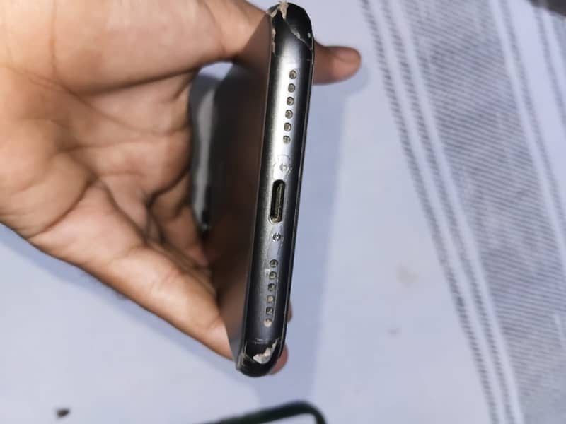 iPhone 11jv 128 gb 5