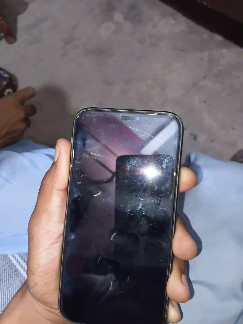 iPhone 11jv 128 gb 13