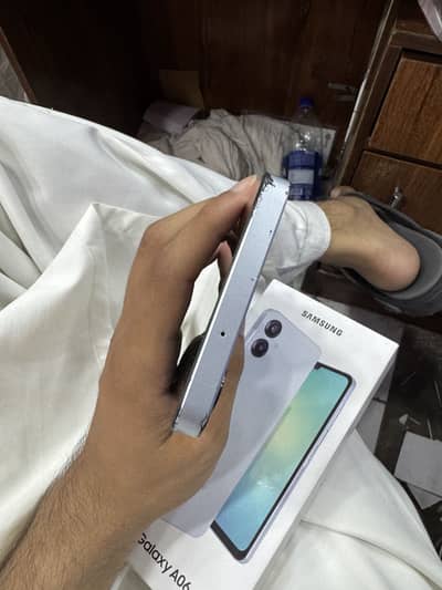 Samsung A06 10/7 condition back pe nishan hai bs Bakii all ok