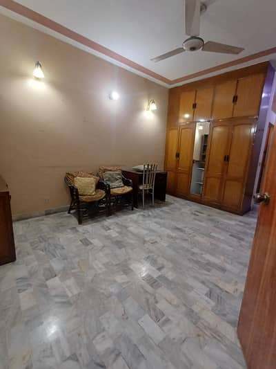 2 bed upper portion available for rent in gulberg