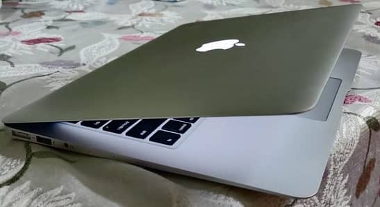 MacBook Air 2017 Intel Core i5 With Box