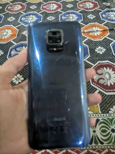 Redmi note 9s 6/128  penal main aik red line hai bit penal original