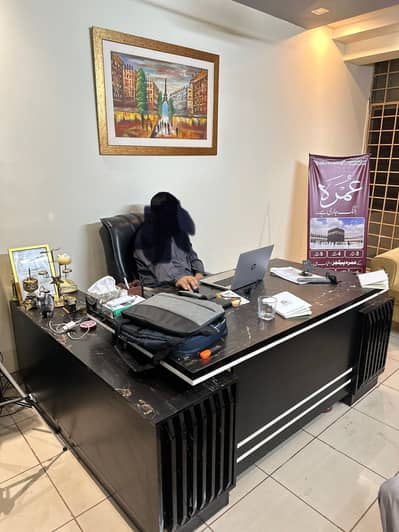 Office Executive table for sale