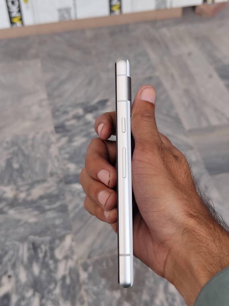 Google pixel 7a 3