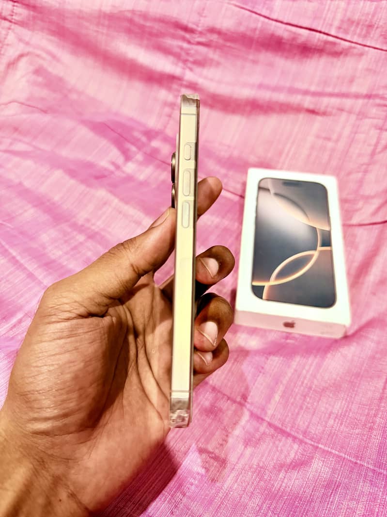 iPhone 16 pro 3