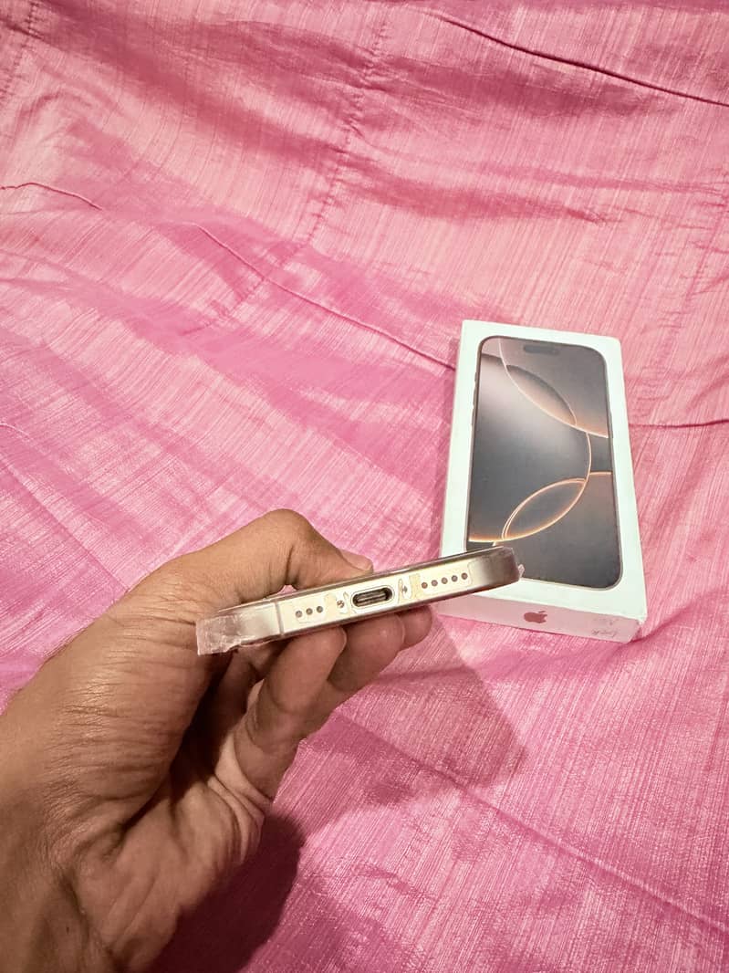 iPhone 16 pro 4