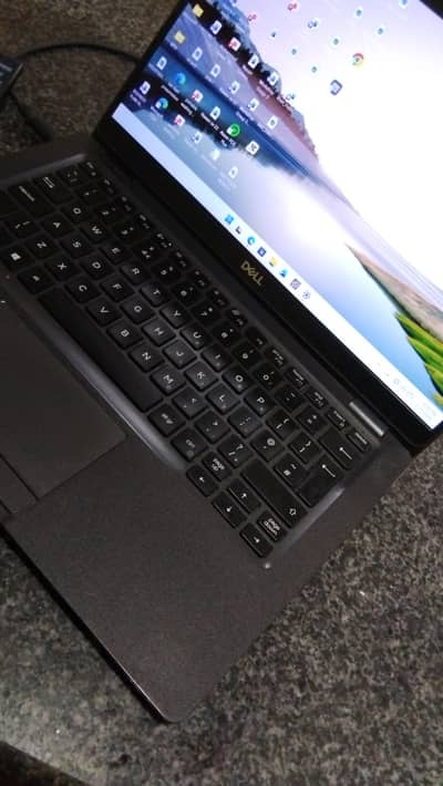 Dell Latitude 5300 (Touch) - Core i7 11th Generation (1185G7)