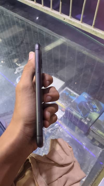 iPhone 11 factory unlock