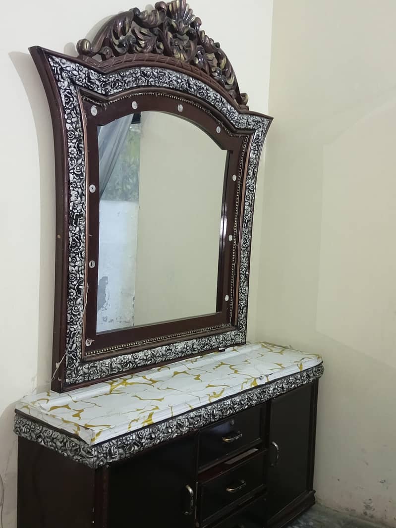 King Size Bed & Dressing Table 3