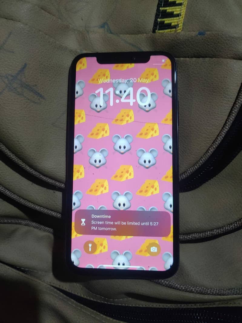 iphone x. 10/10 2