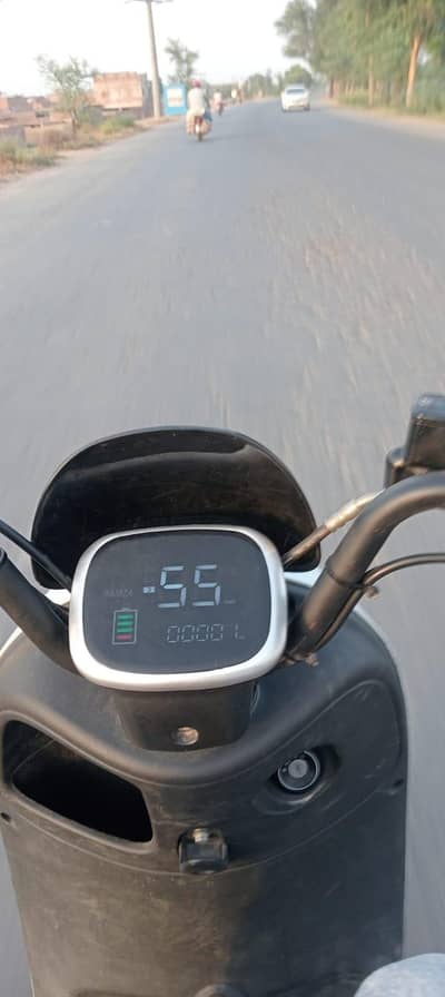 Ramza yaari 1 charge men 60 se 70 km Karti hai. speed 55 km plus NFC