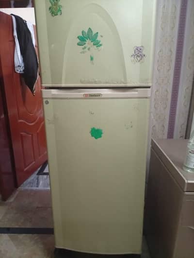 dawlance fridge sell koi fault nai han bilkul theak chalti han 10/10 c