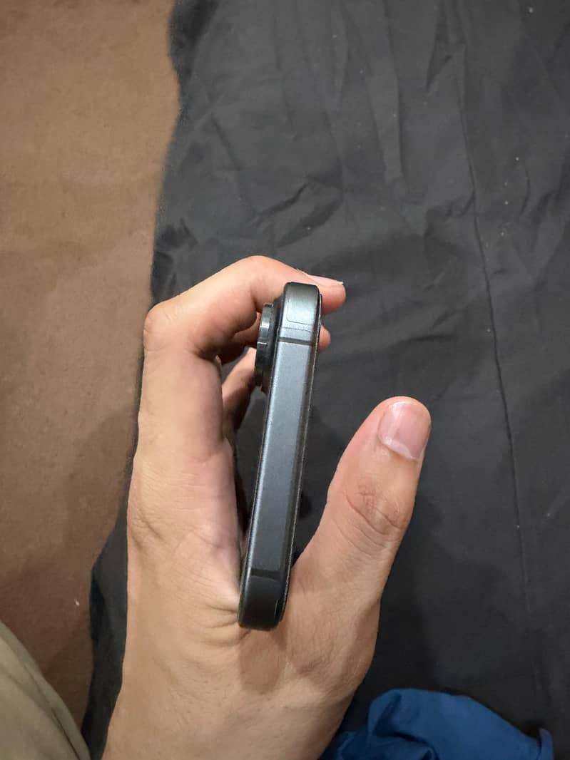 Apple iPhone 17 5