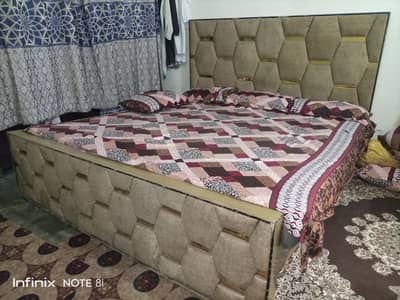 king size bed & dressing table