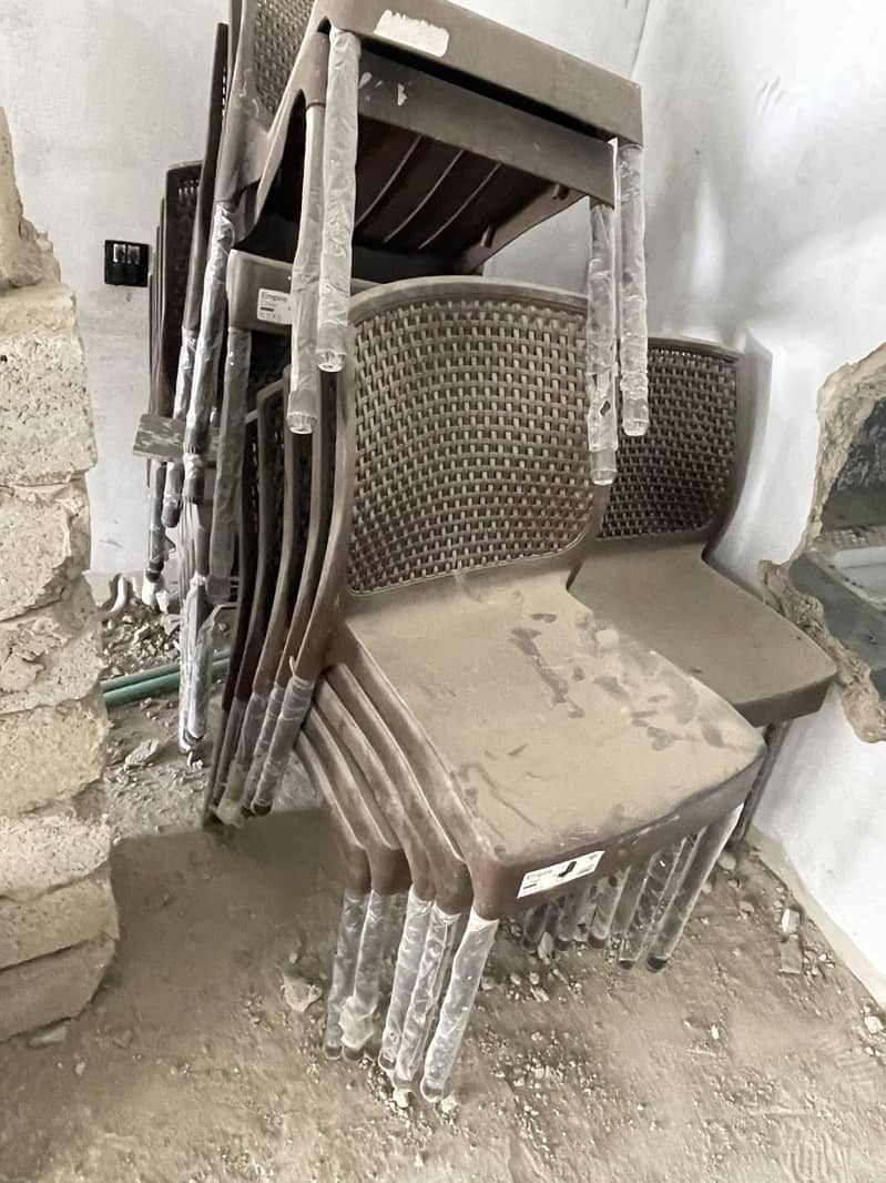 Chairs 0