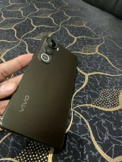 Vivo y400 with box charger