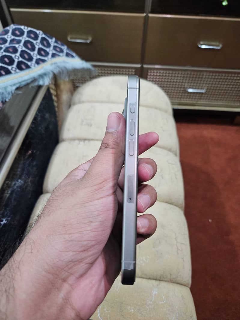 iPhone 15 pro 2