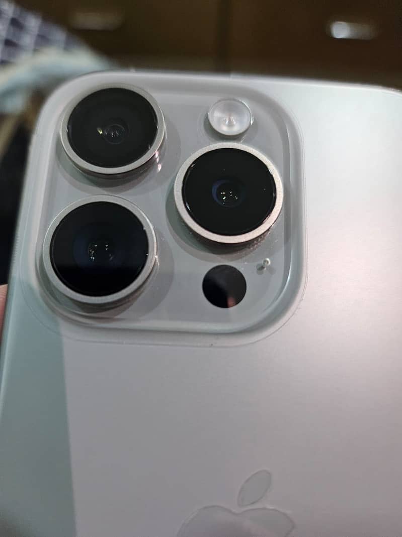iPhone 15 pro 3
