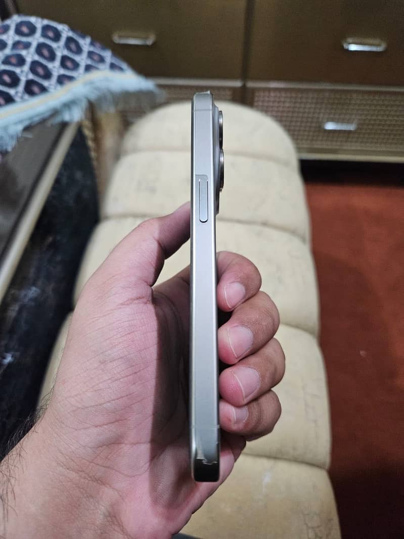 iPhone 15 pro 4