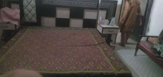 furniture sell good with metress k sath 1 year use