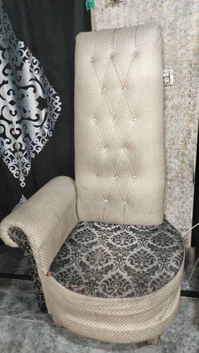 2 chairs and table