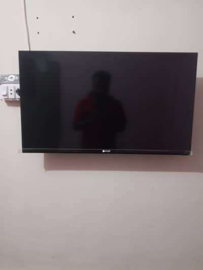 Am selling smart LED TV android