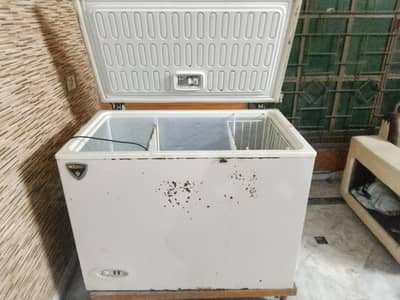FREEZER FOR SALE ARGENT 9/10 CONDITION COOLING A1 HAI NEED MONEY