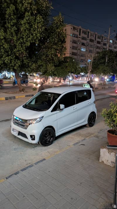 Nissan dayz highway star - 2013/17 - Pearl white