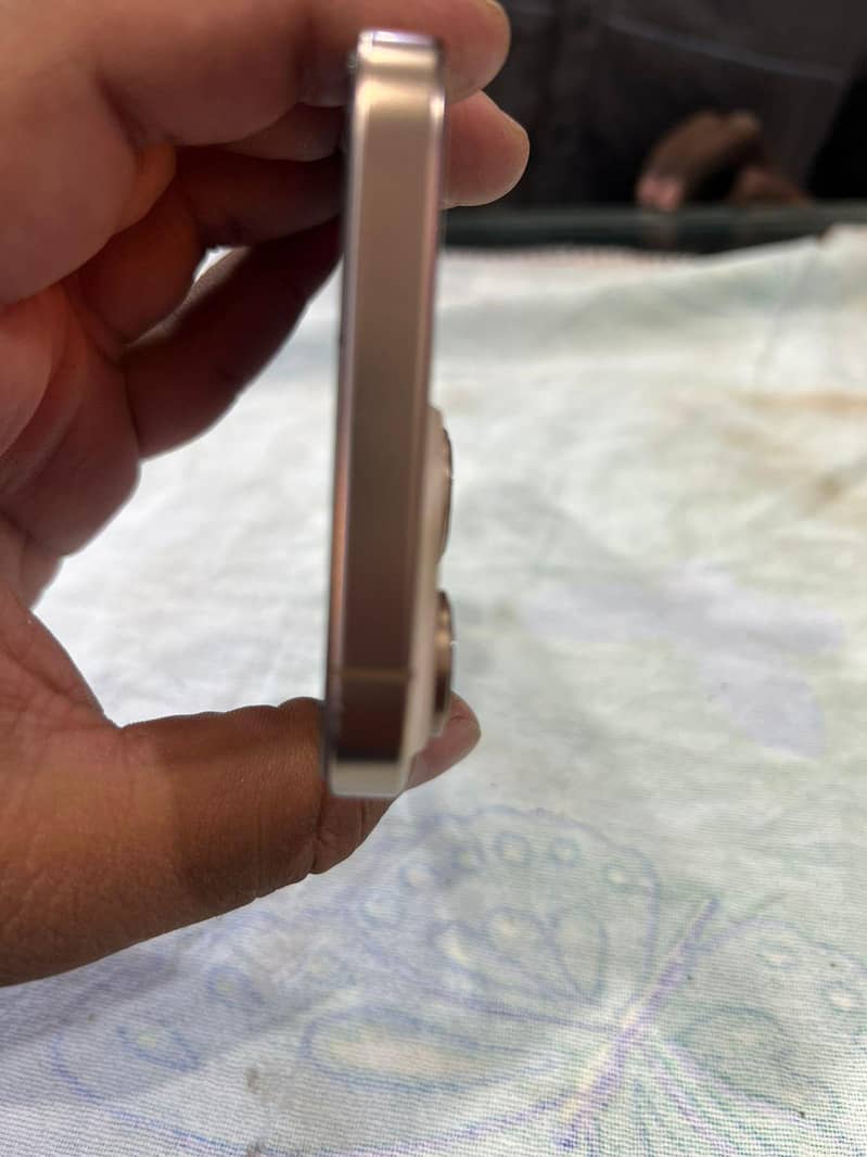iphone 16 pro max 1