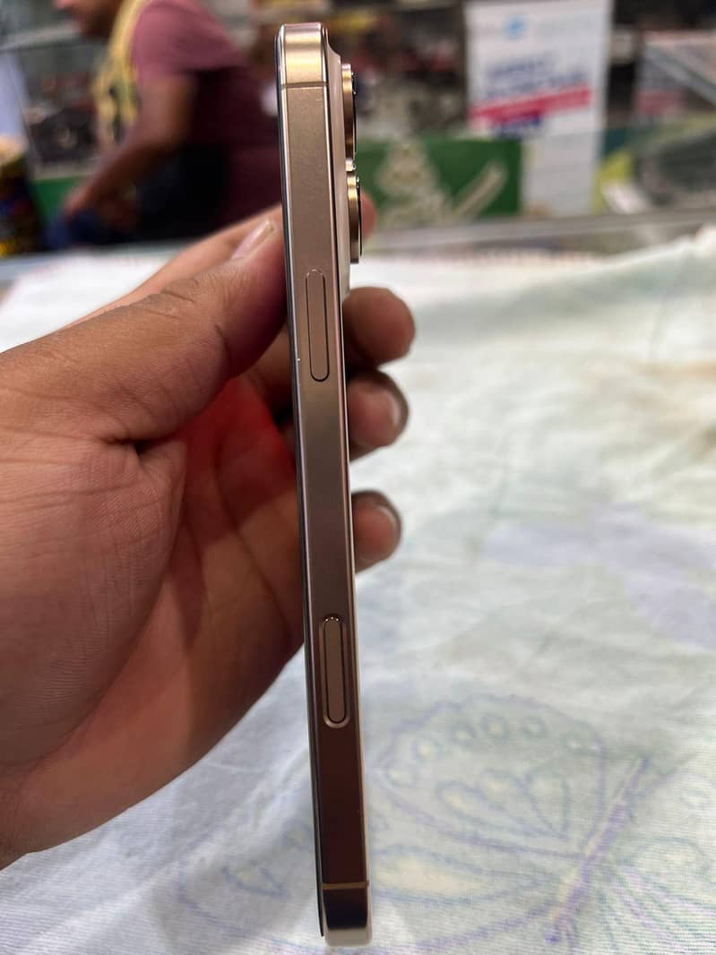iphone 16 pro max 3