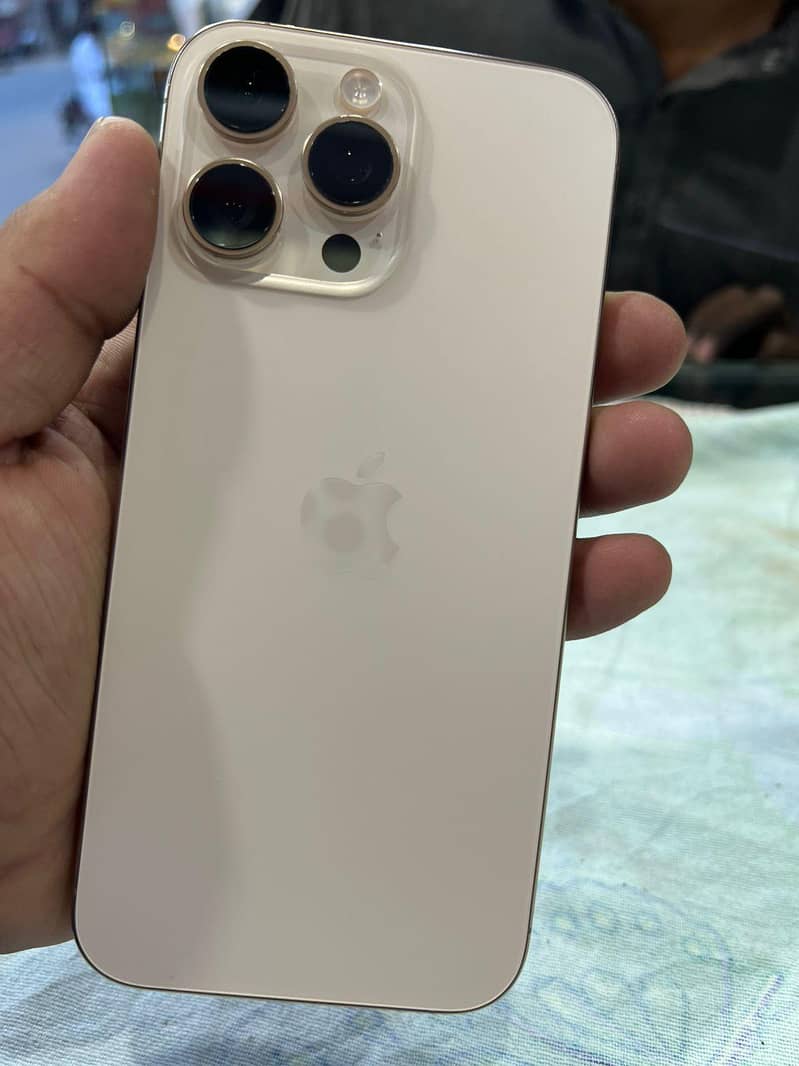 iphone 16 pro max 4