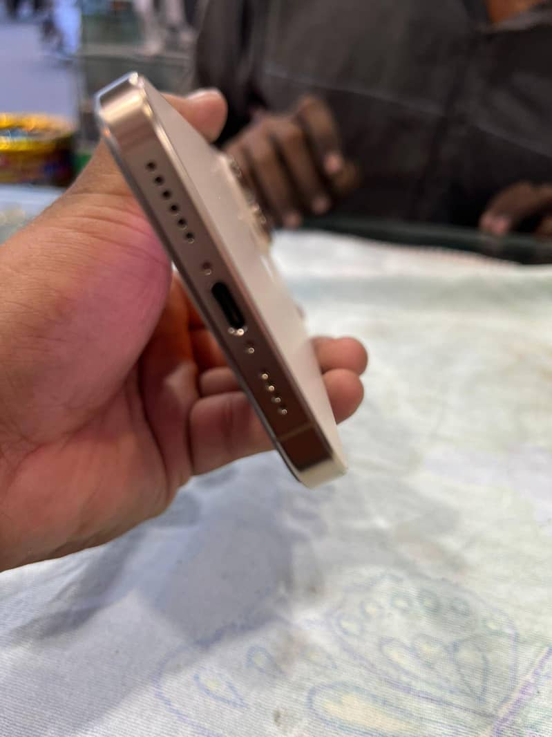 iphone 16 pro max 5