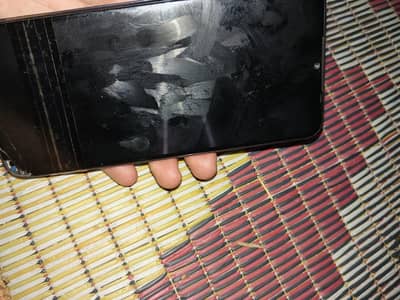 ya mobile bilkul teak ha siraf tuch tuta ha orr bilkul teak ha