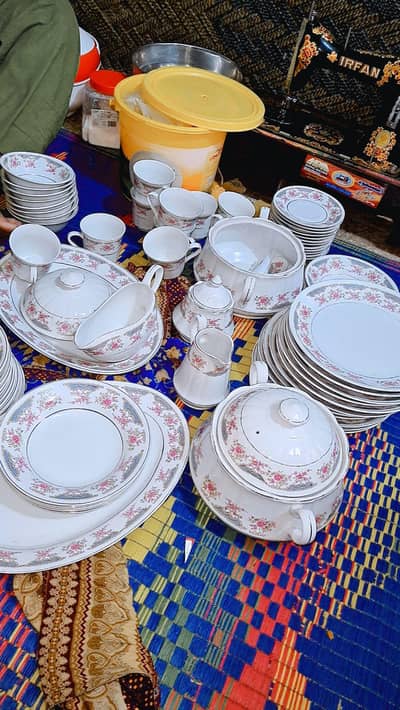 اوریجنل Bone China Dinner Set | 40 سال پرانا جہیز پیس | بالکل Unused