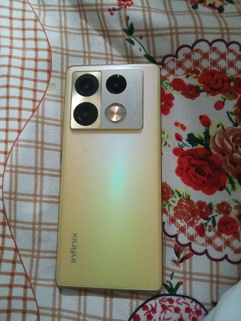 Infinix Note 40 pro 4