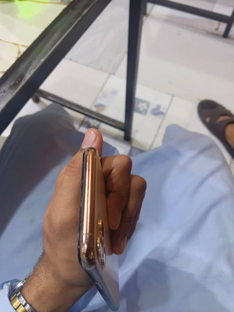 Iphone 11 pro max 4