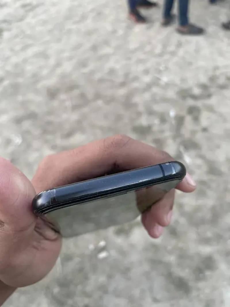 iPhone XS 3