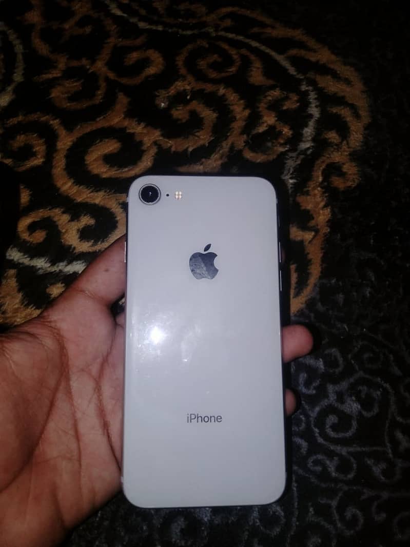 Apple iPhone 8 1