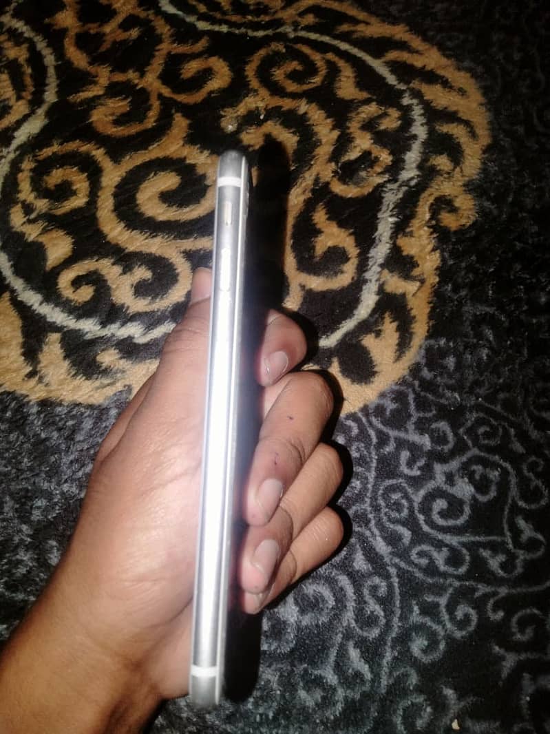 Apple iPhone 8 3
