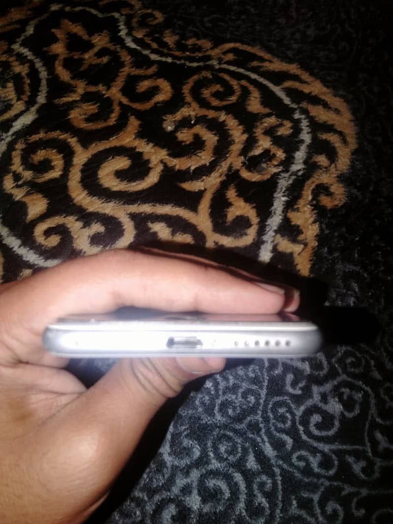 Apple iPhone 8 4
